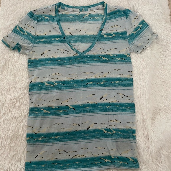 V neck patterned t shirt - Picture 2 of 4